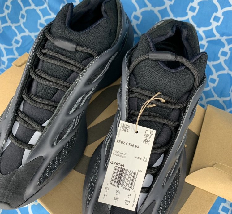 Yeezy 700 V3 Men Size 10 Dark Glow Adidas Black Sneakers
