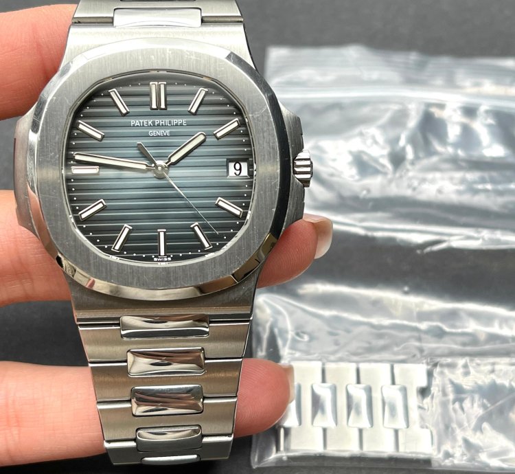 Patek Philippe Nautilus 5711 1a-010 Used