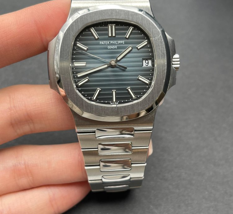 Patek Philippe Nautilus 5711 1a-010 Used