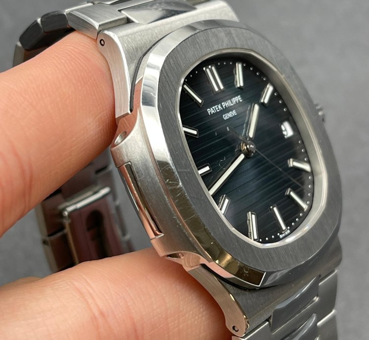Patek Philippe Nautilus 5711 1a-010 Used