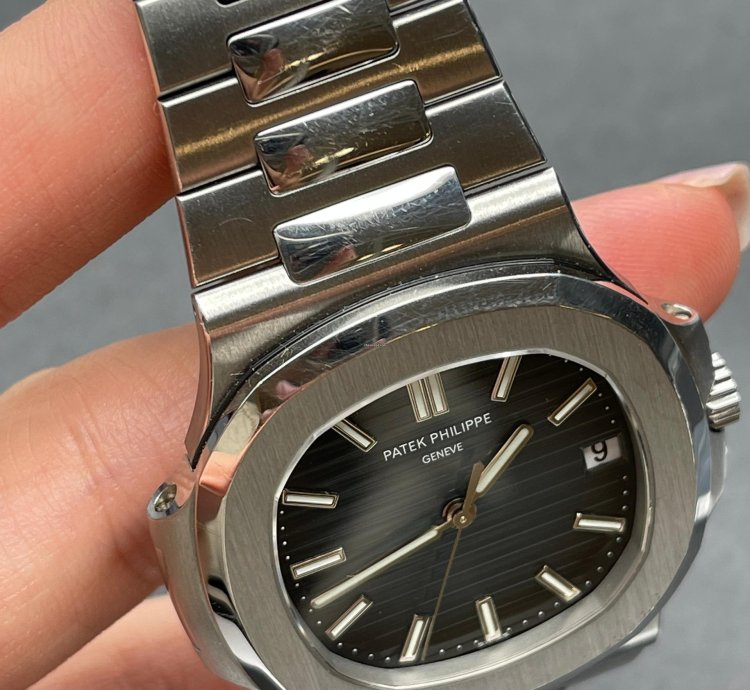 Patek Philippe Nautilus 5711 1a-010 Used