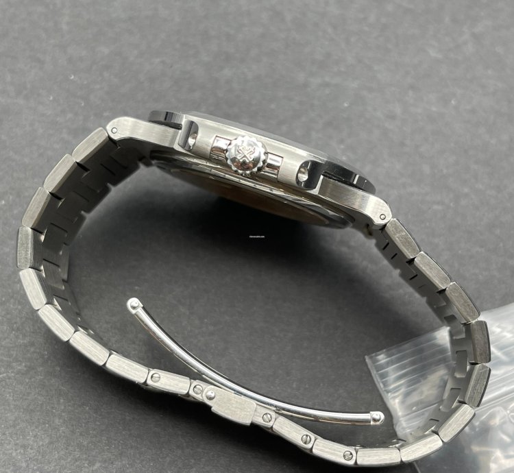 Patek Philippe Nautilus 5711 1a-010 Used