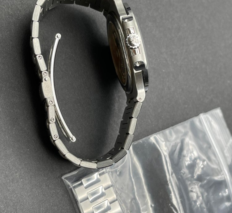 Patek Philippe Nautilus 5711 1a-010 Used
