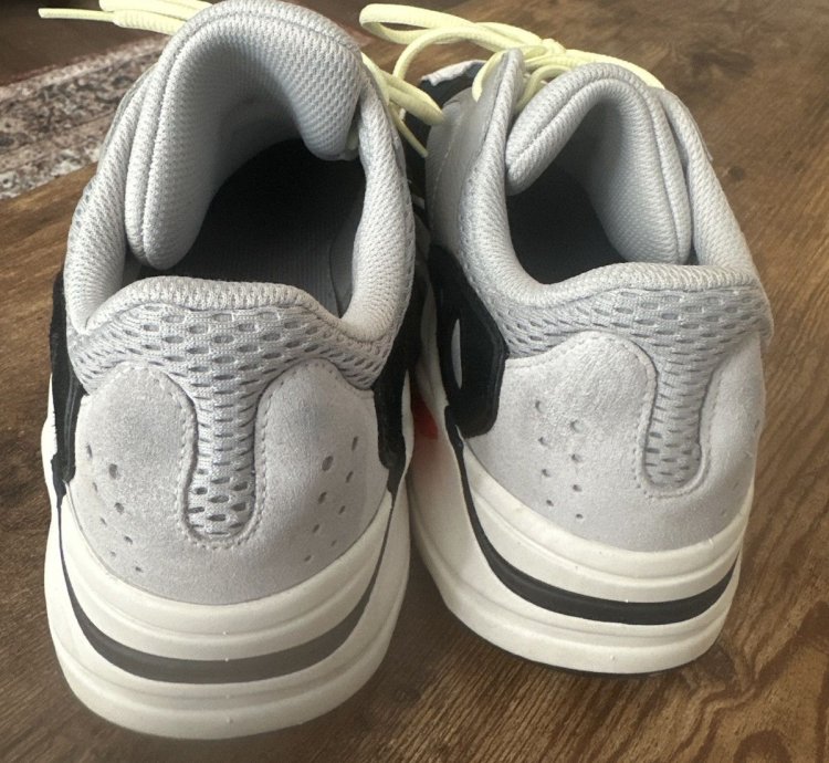 Yeezy 700 Waverunner