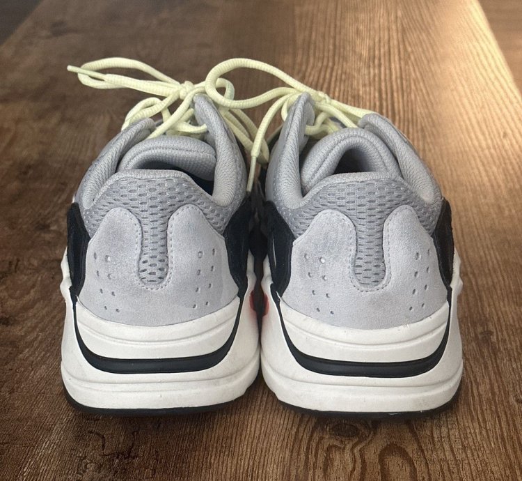 Yeezy 700 Waverunner