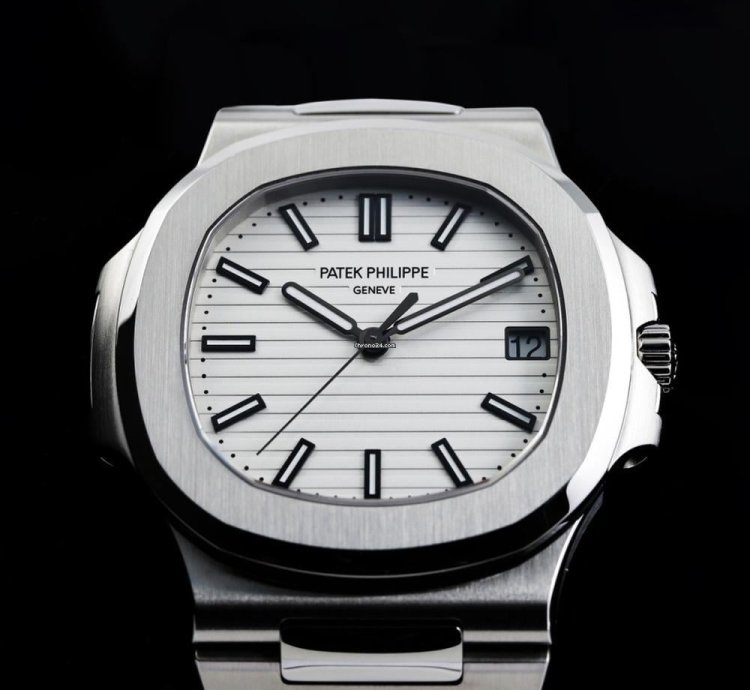 Patek Philippe Nautilus 5711 1a-011 Automatic Steel Good