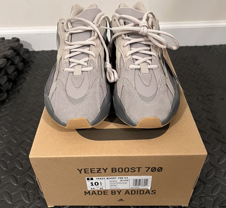 Yeezy 700v2 Tephra