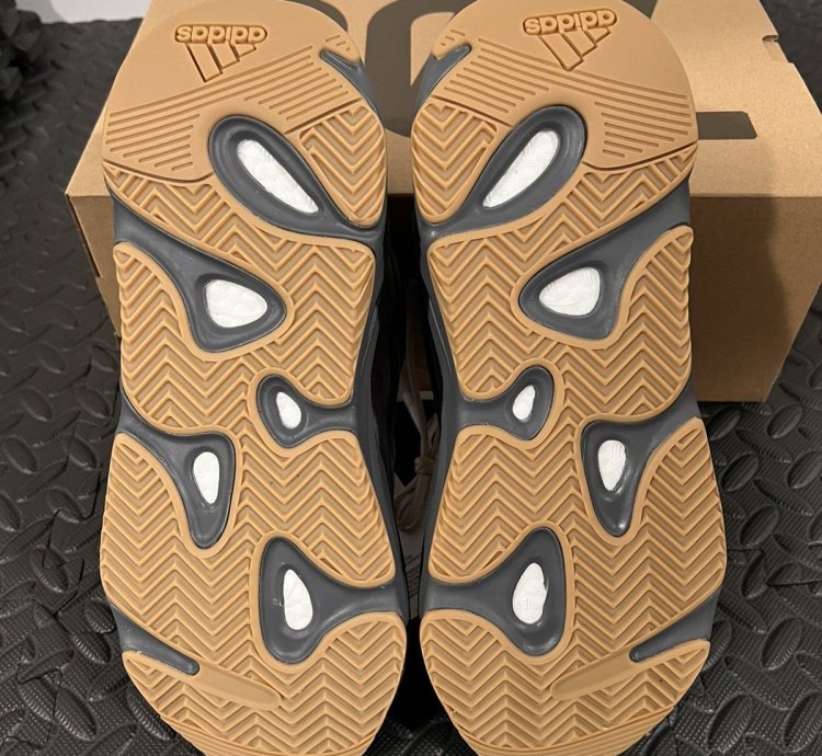 Yeezy 700v2 Tephra