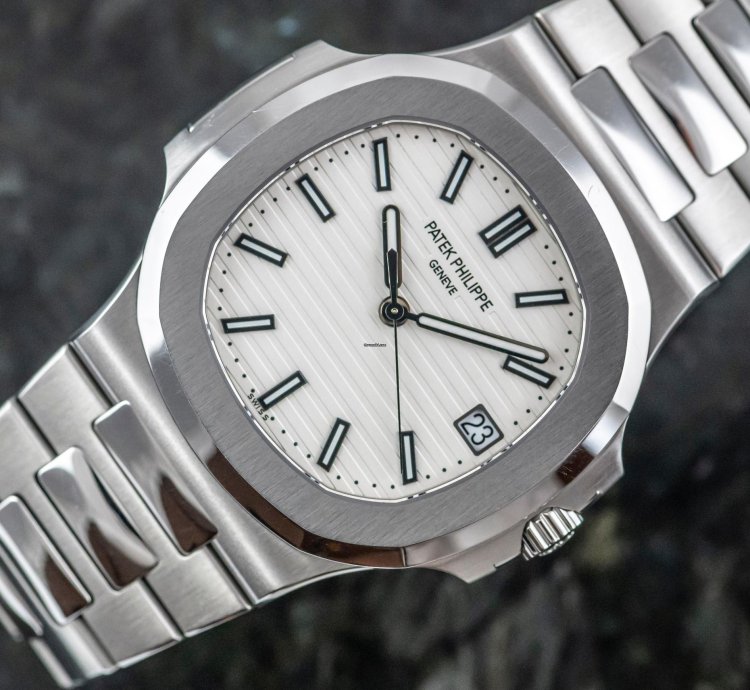Patek Philippe Nautilus 5711 1a-011 Rare Caliber 26-330 Full Set 2019 Steel