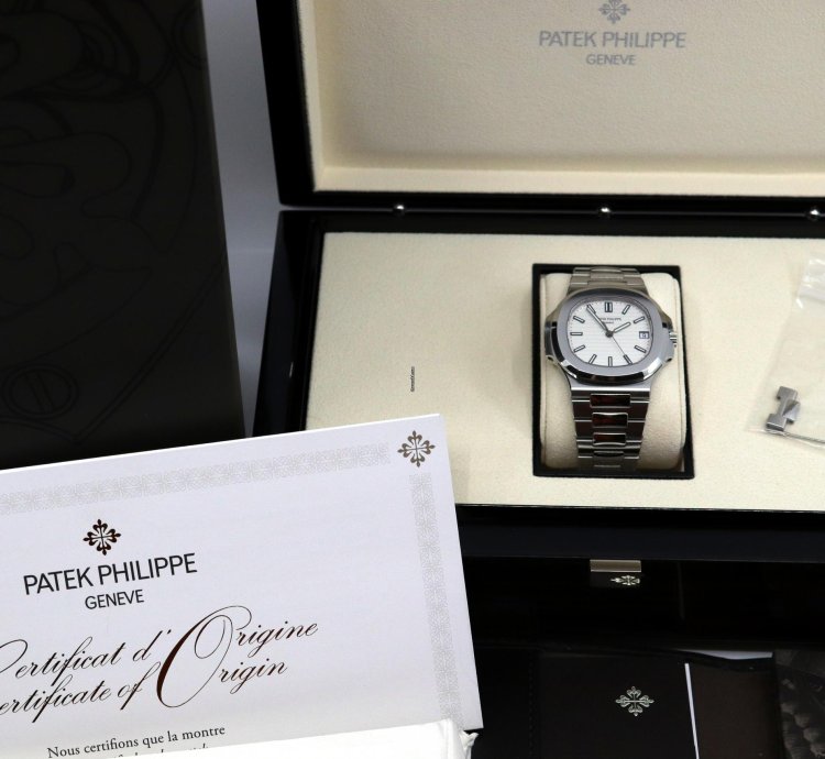 Patek Philippe Nautilus 5711 1a-011 Rare Caliber 26-330 Full Set 2019 Steel