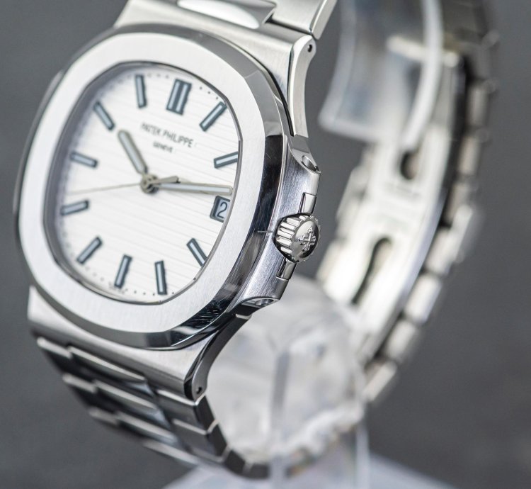 Patek Philippe Nautilus 5711 1a-011 Rare Caliber 26-330 Full Set 2019 Steel