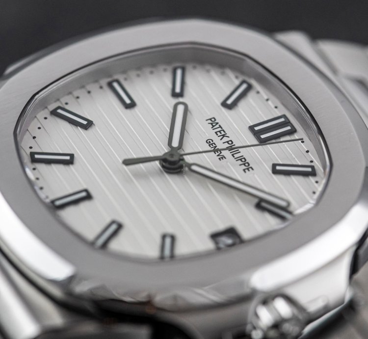 Patek Philippe Nautilus 5711 1a-011 Rare Caliber 26-330 Full Set 2019 Steel