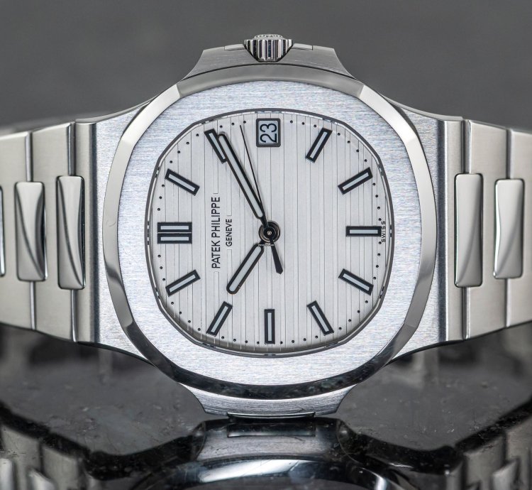 Patek Philippe Nautilus 5711 1a-011 Rare Caliber 26-330 Full Set 2019 Steel