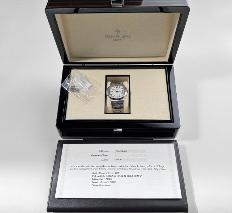Patek Philippe Nautilus 5711 1a-011 Stainless Steel White Dial
