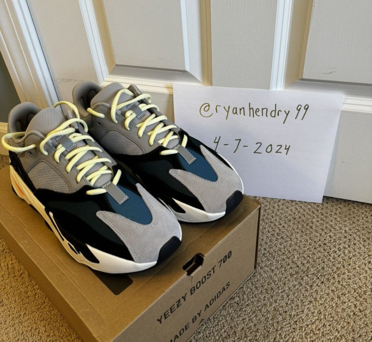 Yeezy Adidas Boost 700 Wave Runner 2017