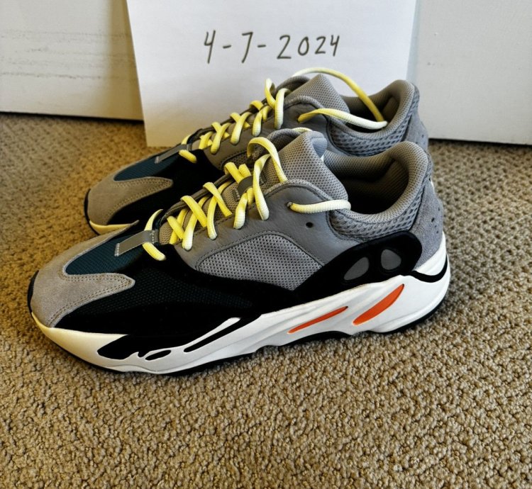 Yeezy Adidas Boost 700 Wave Runner 2017