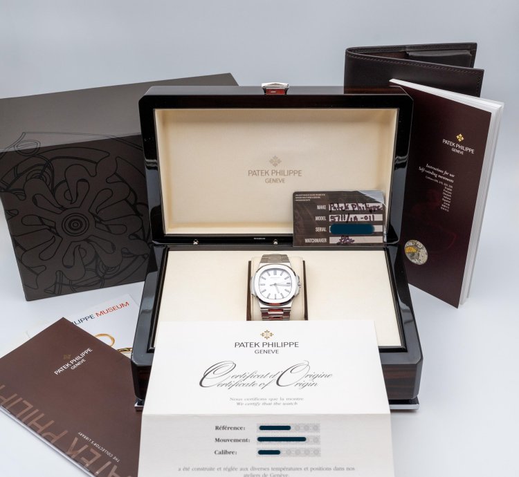 Patek Philippe Nautilus 5711 1a-011 White Piano Dial Steel Bracelet Full Set