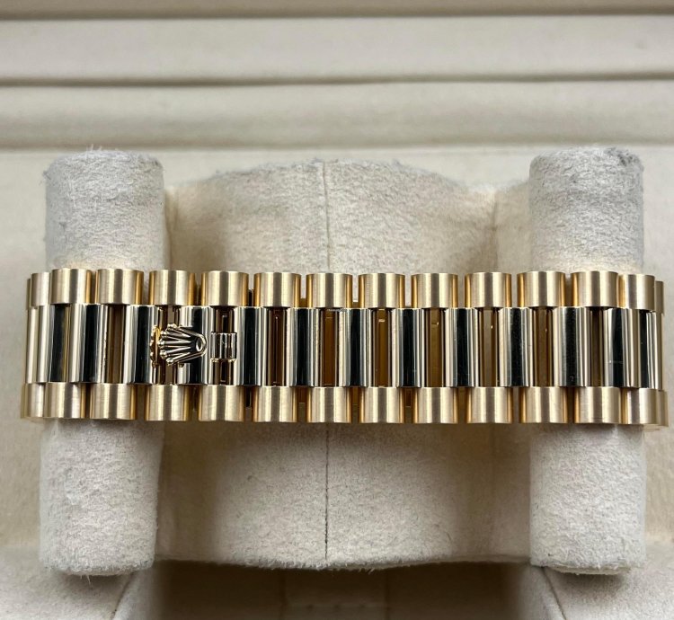 Rolex Day-date 40 40mm Black Index Dial Yellow Gold Bracelet 228238 Unworn 2023