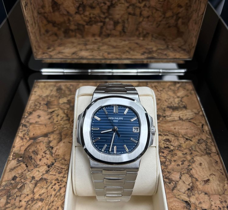 Patek Philippe Nautilus 5711 1p 40th Anniversary Platinum Baguette Blue Dial