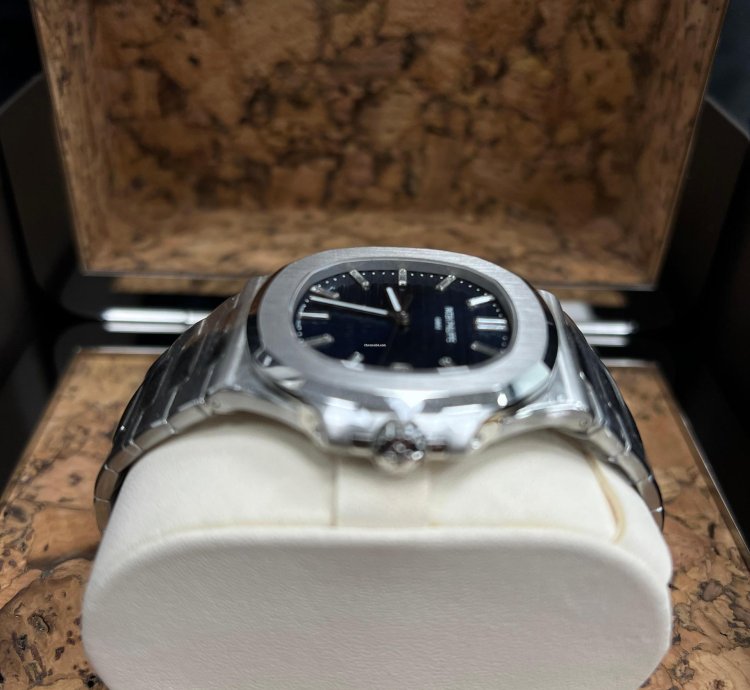 Patek Philippe Nautilus 5711 1p 40th Anniversary Platinum Baguette Blue Dial