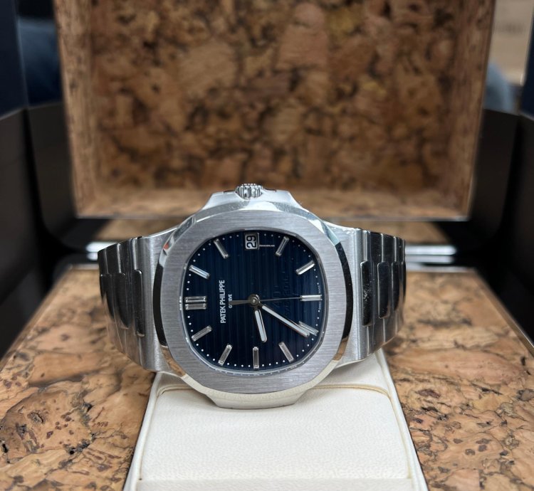 Patek Philippe Nautilus 5711 1p 40th Anniversary Platinum Baguette Blue Dial