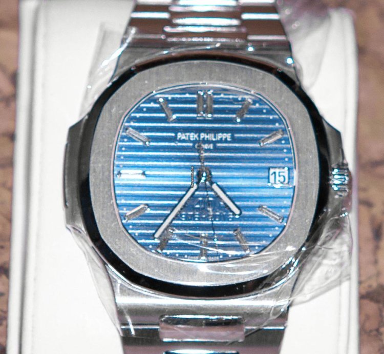Patek Philippe Nautilus 5711 1p-001 40th Anniversary Platin 40mm 01 2018 Deutsch