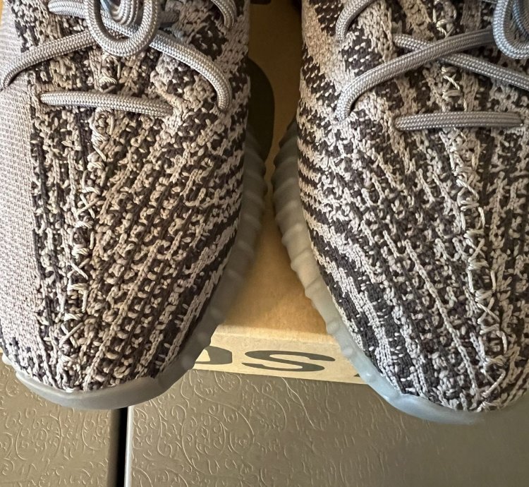 Yeezy Boost 350 V2 Beluga 2 0