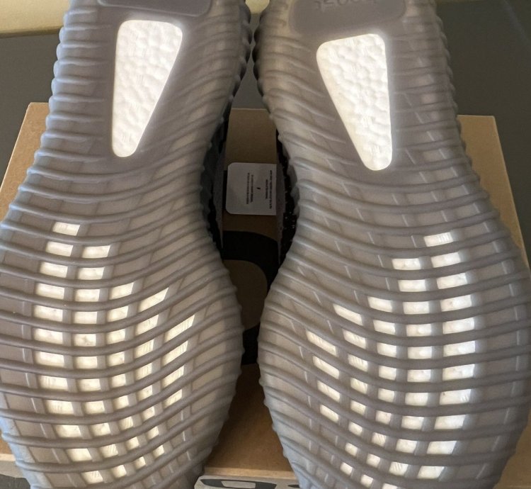 Yeezy Boost 350 V2 Beluga 2 0