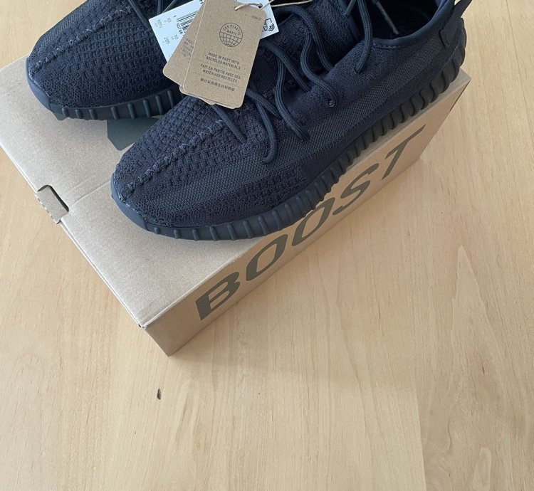 Yeezy Boost 350 V2 Black Onyx
