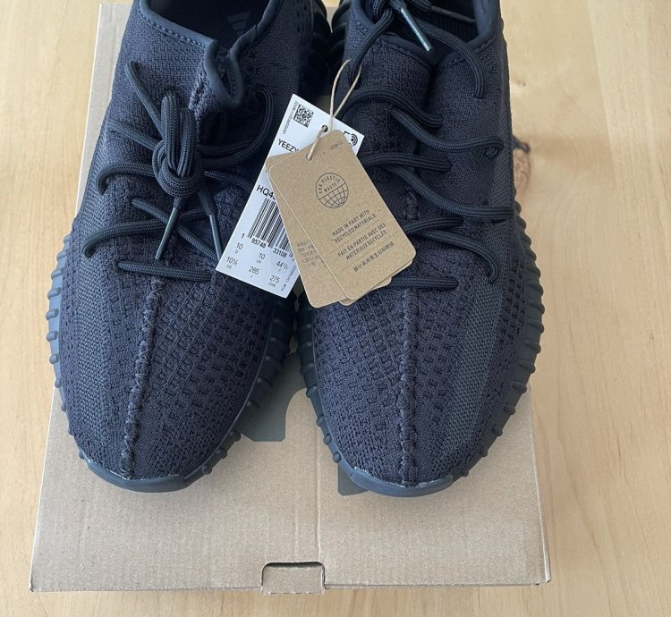 Yeezy Boost 350 V2 Black Onyx