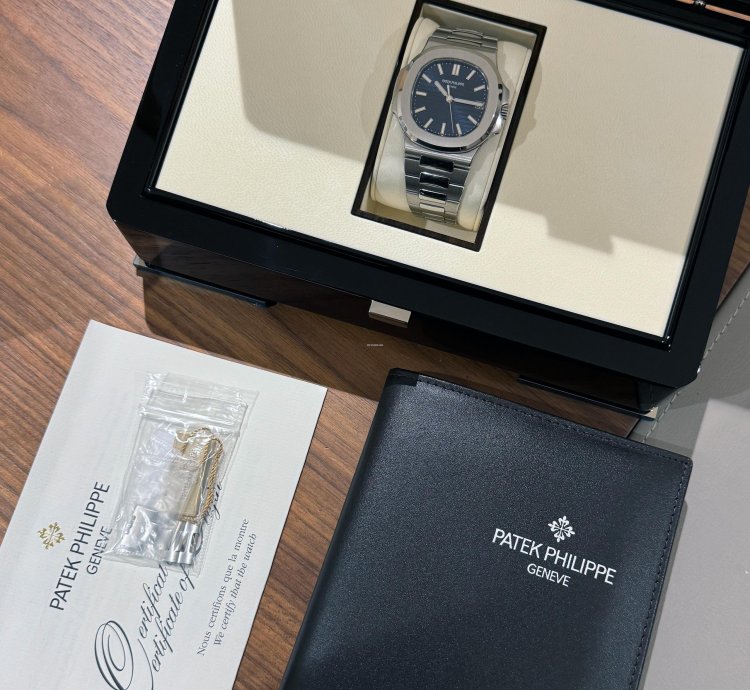 Patek Philippe Nautilus 5711 1p-010 Nautilus Platinum