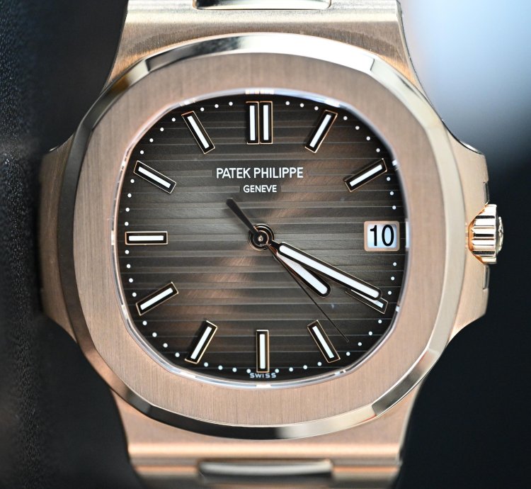 Patek Philippe Nautilus 5711 1r New Movement Brown Dial Rose Gold Bracelet Discontinued