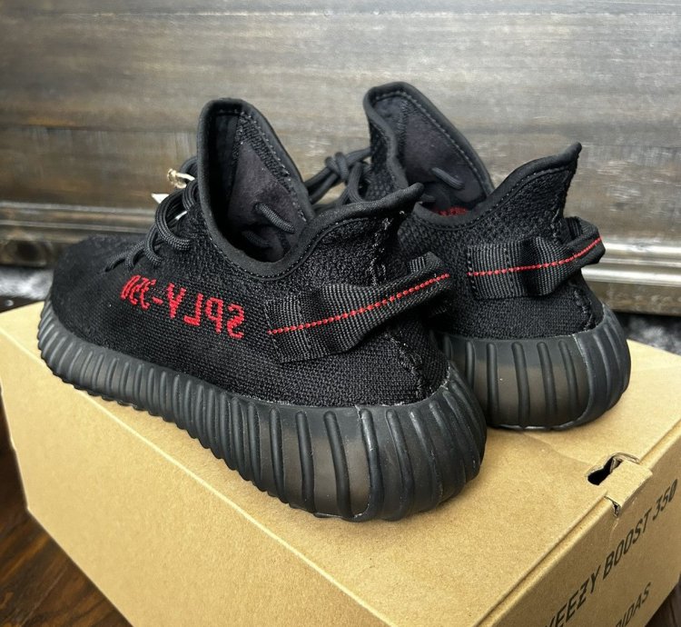 Yeezy Boost 350 V2 Bred