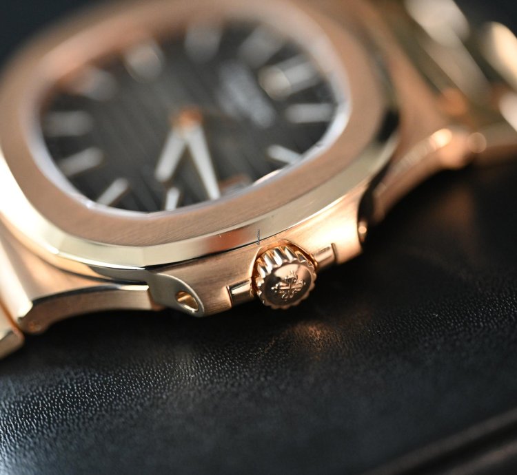 Patek Philippe Nautilus 5711 1r New Movement Brown Dial Rose Gold Bracelet Discontinued