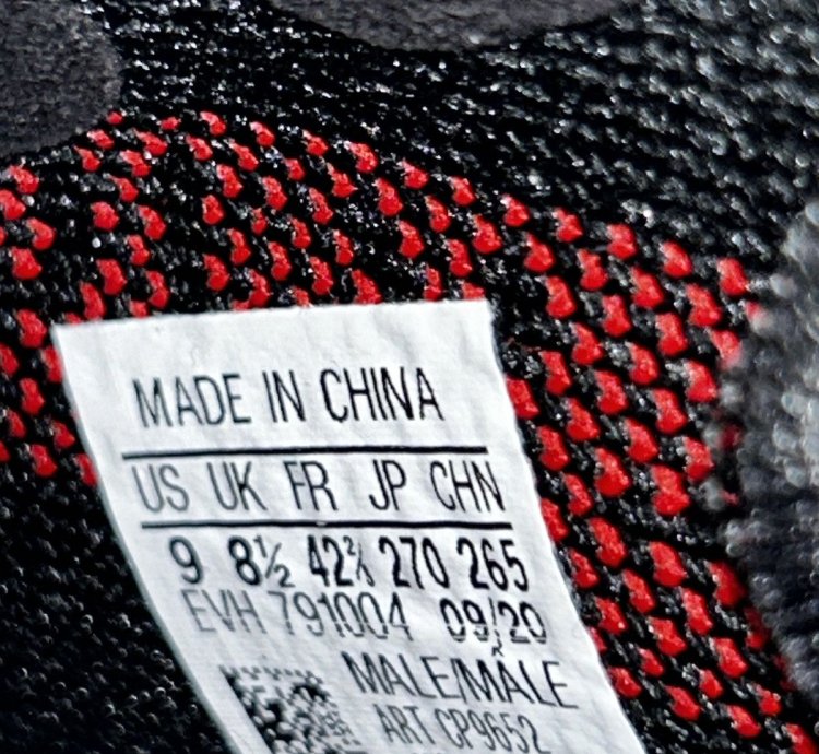 Yeezy Boost 350 V2 Bred