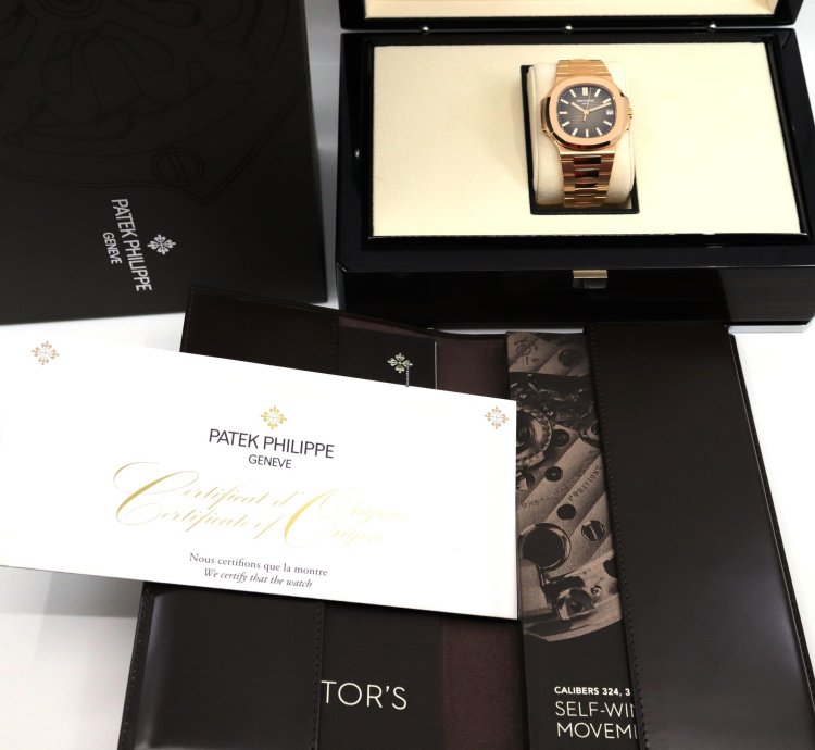 Patek Philippe Nautilus 5711 1r Rare Cal 26-330 Full Set 2019 Ros Gold