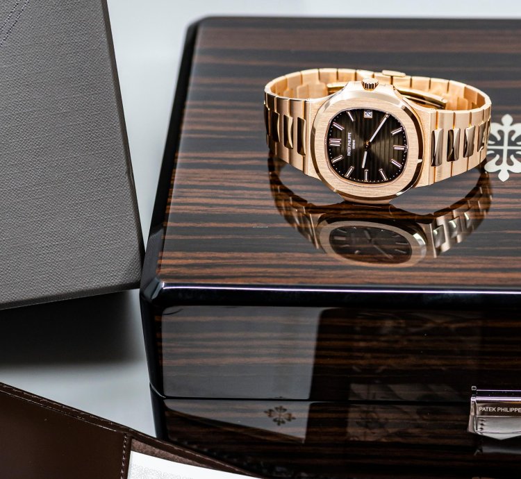 Patek Philippe Nautilus 5711 1r Rare Cal 26-330 Full Set 2019 Ros Gold