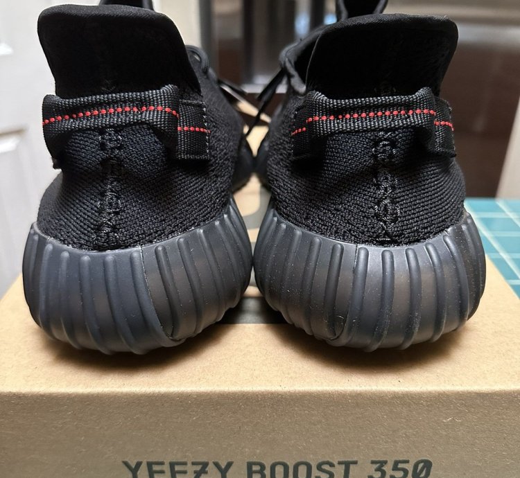 Yeezy Boost 350 V2 Bred Size 12