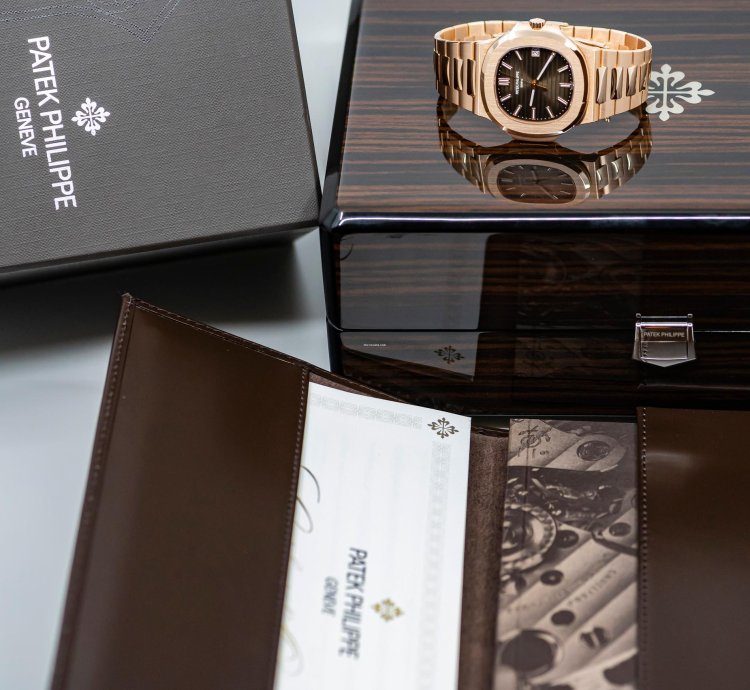Patek Philippe Nautilus 5711 1r Rare Cal 26-330 Full Set 2019 Ros Gold