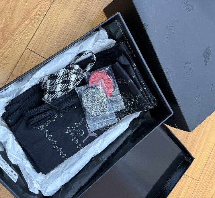 Air Jordan 1 Travis Scott Phantom