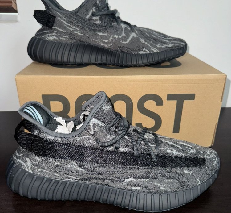 Yeezy Boost 350 V2 Dark Salt
