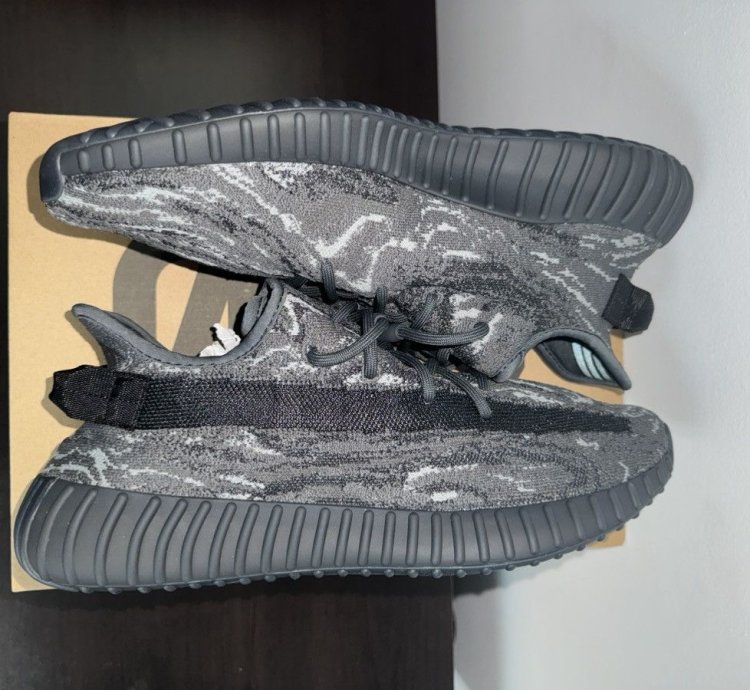 Yeezy Boost 350 V2 Dark Salt