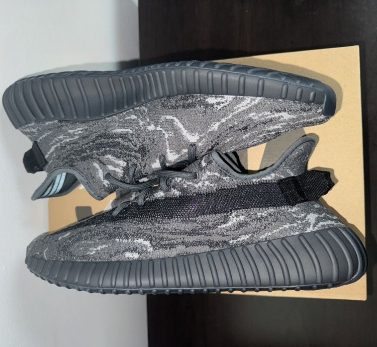 Yeezy Boost 350 V2 Dark Salt