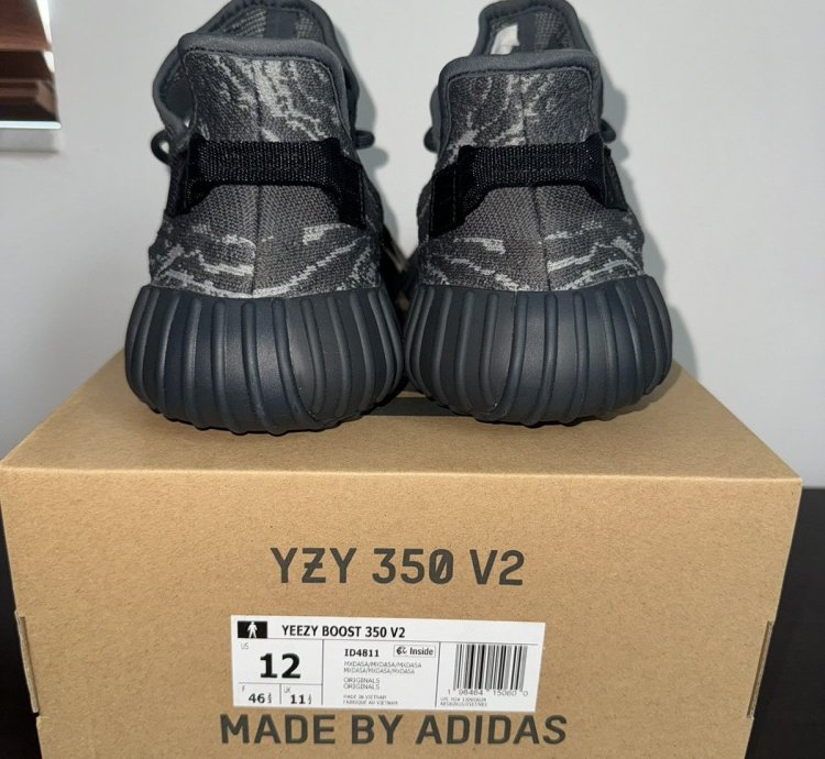 Yeezy Boost 350 V2 Dark Salt
