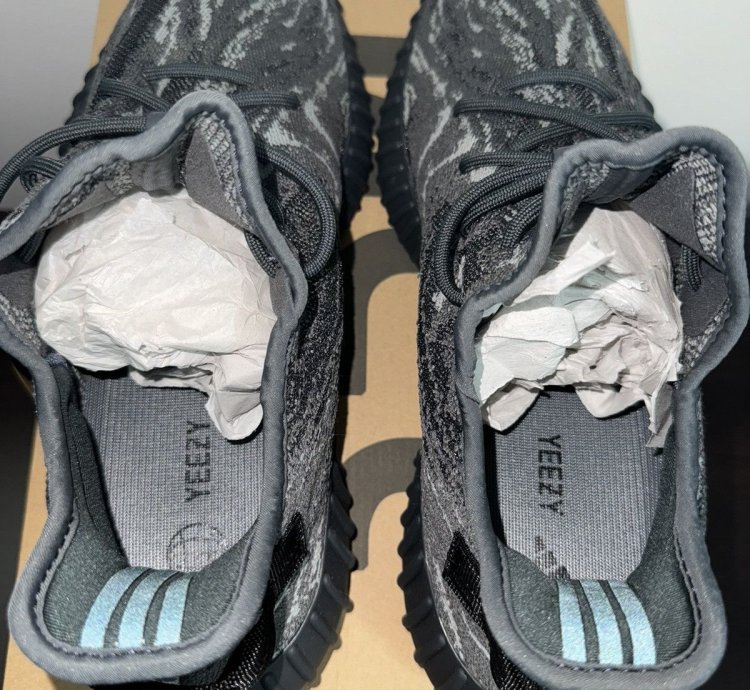Yeezy Boost 350 V2 Dark Salt