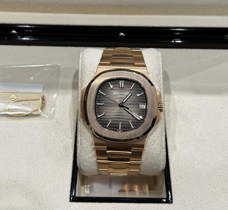 Patek Philippe Nautilus 5711 1r Rose Gold 330 Sc 2019