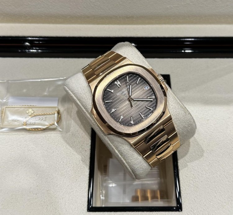 Patek Philippe Nautilus 5711 1r Rose Gold 330 Sc 2019