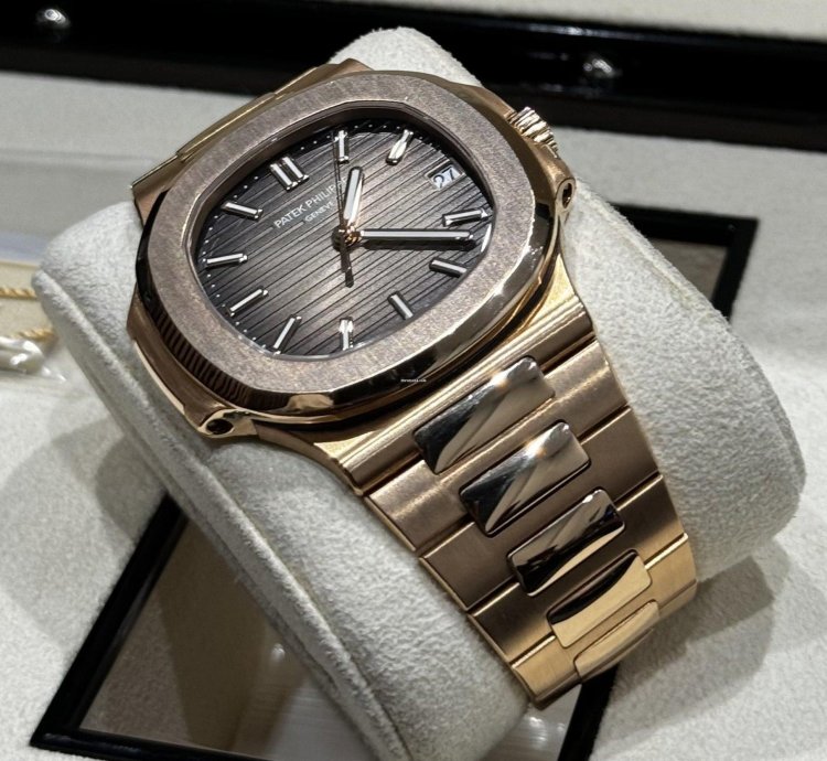 Patek Philippe Nautilus 5711 1r Rose Gold 330 Sc 2019