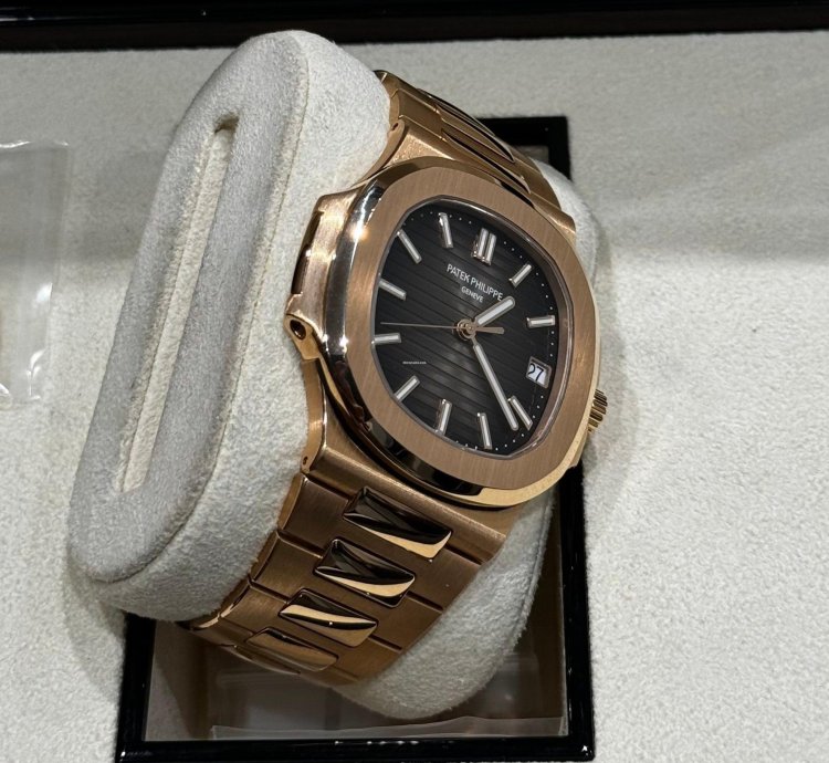 Patek Philippe Nautilus 5711 1r Rose Gold 330 Sc 2019