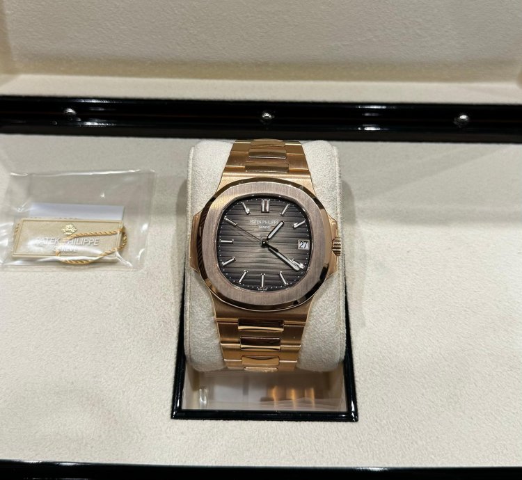 Patek Philippe Nautilus 5711 1r Rose Gold 330 Sc 2019